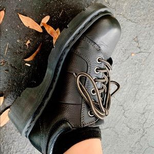 DR. MARTENS Melissa Six Eyelet Shoe size 7